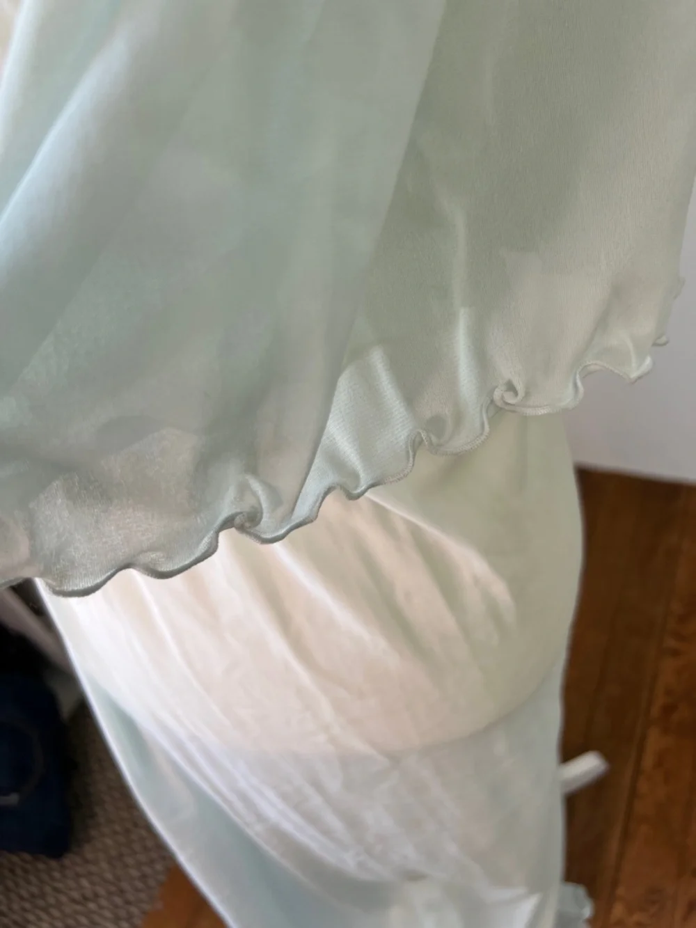 Vintage 1980s Miss Elaine Robe Pale Blue Floral Embroidered Ruffle nylon robe - Picture 4 of 7